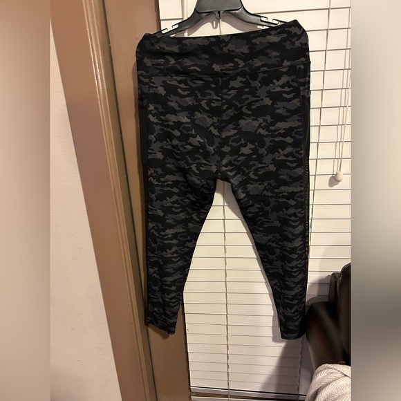 Marissa Olivia High-Waisted leggings - Picture 6 of 6